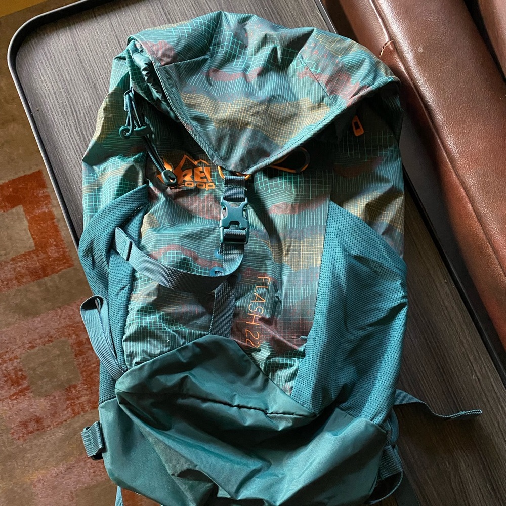REI flash 22L backpack